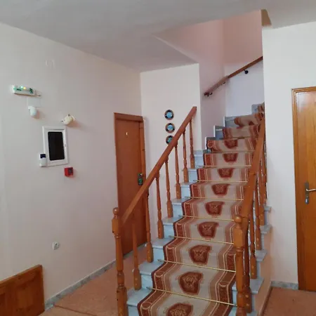 Lefteris Pensiune 3*